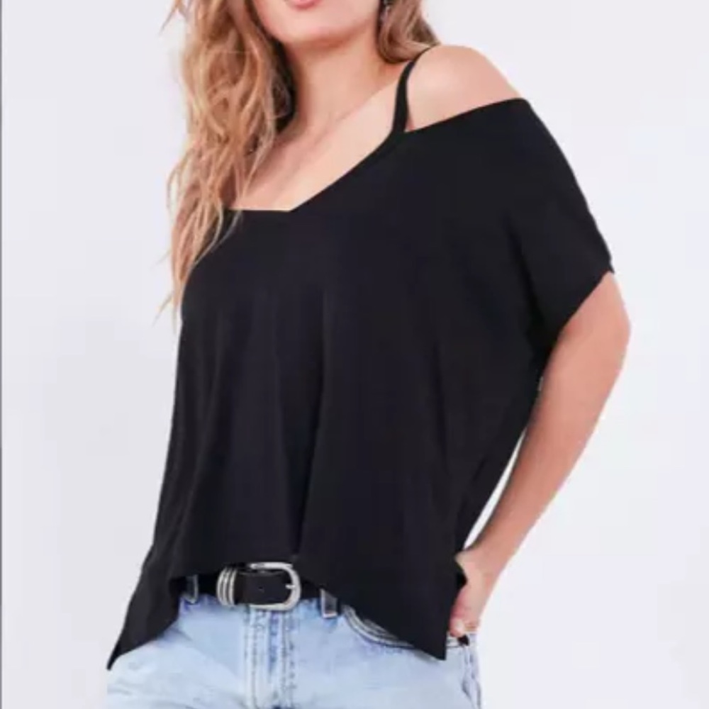 UO/Silence+Noise Split-Cut Cold Shoulder T-shirt Size S